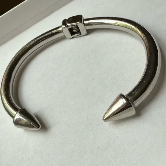 Kinsley Armelle - SPIKE COLLECTION - SILVER BRACELET - Picture 14 of 14